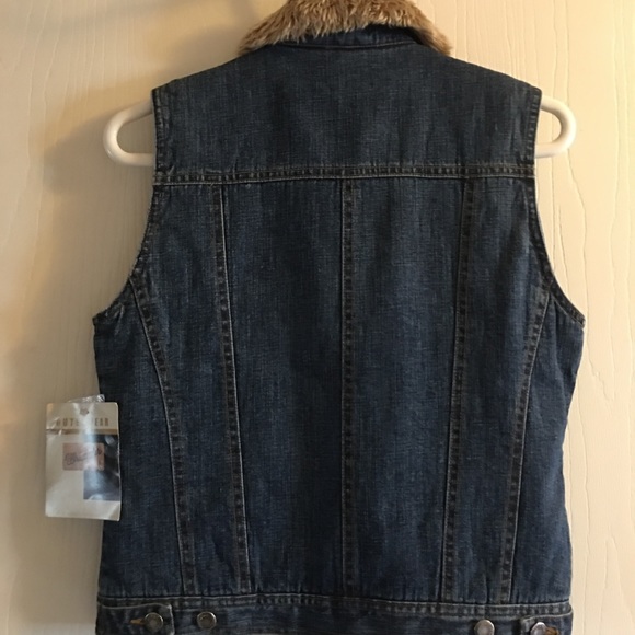 Vest - Picture 2 of 8